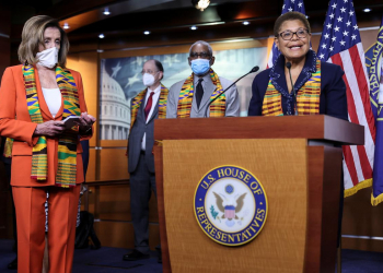 U.S. Congressional Democrats Wear Kente Stoles During a Moment of Silence for George Floyd